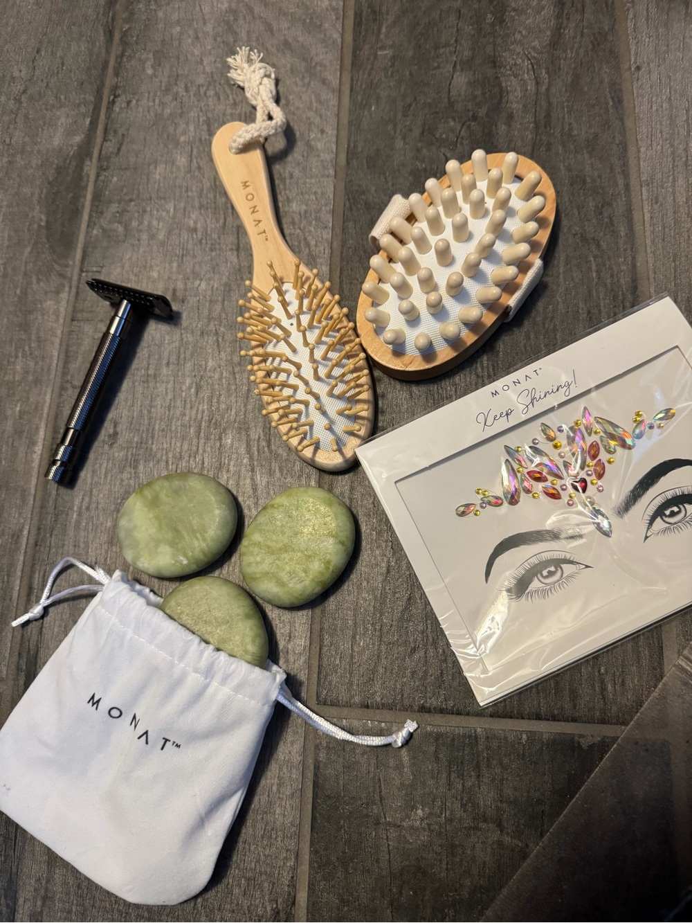 MONAT White LED Compact Mirror & Accessory Set - Picture 10 of 16